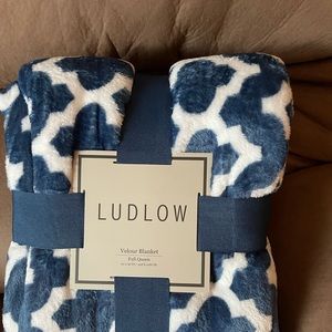 Ludlow Velour Blanket